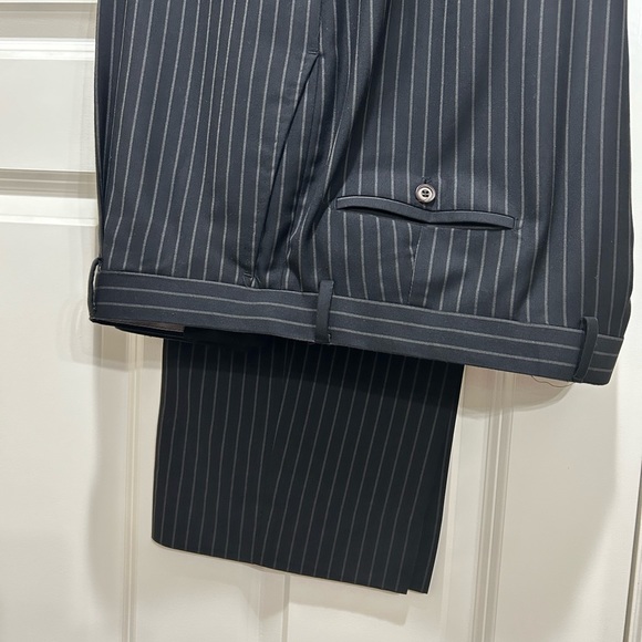 Men 46L Suit - Picture 9 of 12